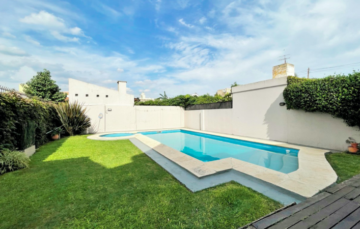 Oportunidad !! Chalet en Venta en Castelar - 5 ambientes! Nuevo valor!!