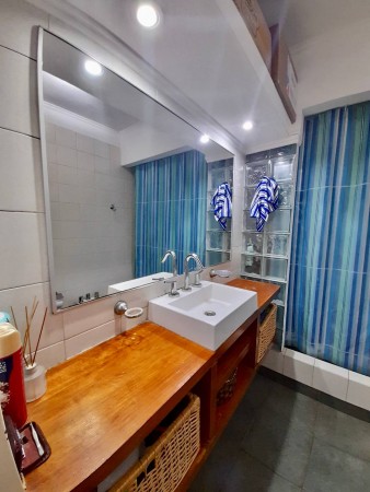 Casa en Venta en Villa Tesei - 3 ambientes! Gran parque libre!