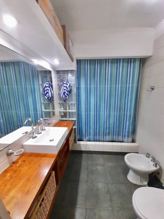 Casa en Venta en Villa Tesei - 3 ambientes! Gran parque libre!