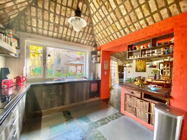 NUEVO VALOR!! Casa en Venta en Parque Leloir - sobre el circuito! 2100 MTS! - PERMUTA!