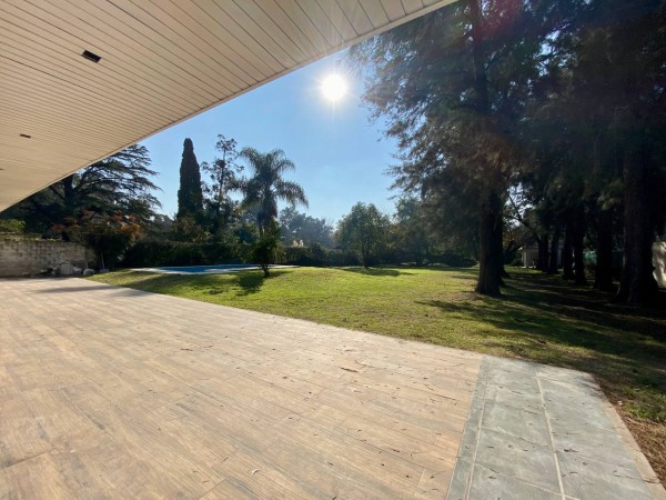 Casa en venta en Ituzaingó - Parque Leloir! 2700 mts
