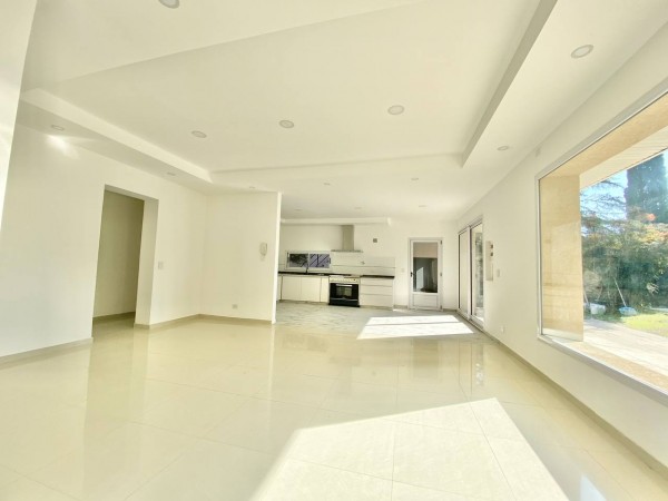 Casa en venta en Ituzaingó - Parque Leloir! 2700 mts