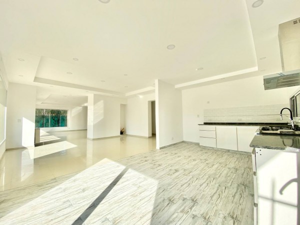 Casa en venta en Ituzaingó - Parque Leloir! 2700 mts