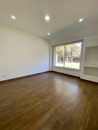 Casa en venta en Ituzaingó - Parque Leloir! 2700 mts