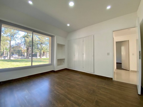 Casa en venta en Ituzaingó - Parque Leloir! 2700 mts
