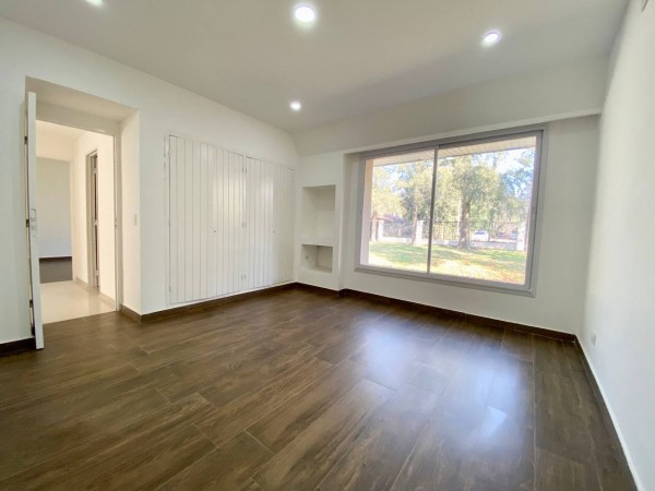 Casa en venta en Ituzaingó - Parque Leloir! 2700 mts