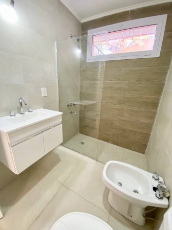 Casa en venta en Ituzaingó - Parque Leloir! 2700 mts