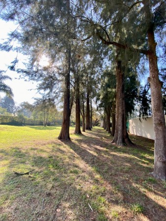 Casa en venta en Ituzaingó - Parque Leloir! 2700 mts