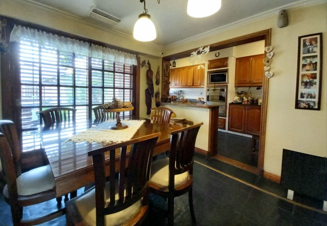NUEVO VALOR! Casa en Venta en Castelar Norte - 5 ambientes con Parque y Pileta!