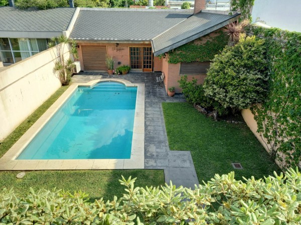 NUEVO VALOR! Casa en Venta en Castelar Norte - 5 ambientes con Parque y Pileta!