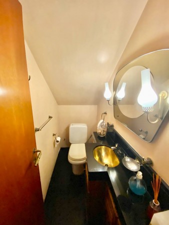 NUEVO VALOR! Casa en Venta en Castelar Norte - 5 ambientes con Parque y Pileta!