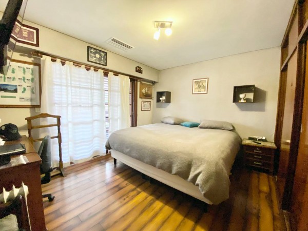 NUEVO VALOR! Casa en Venta en Castelar Norte - 5 ambientes con Parque y Pileta!