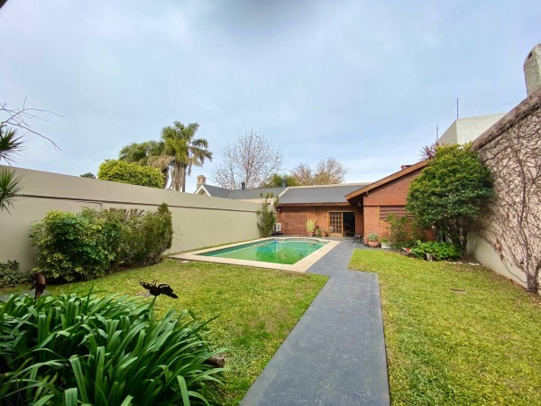 NUEVO VALOR! Casa en Venta en Castelar Norte - 5 ambientes con Parque y Pileta!