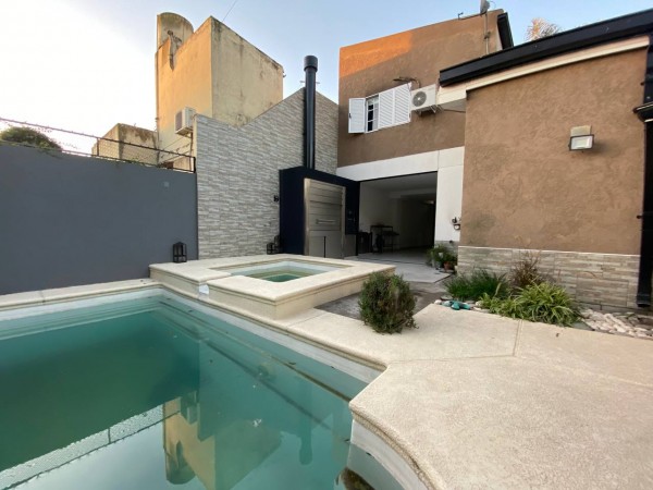 Impecable Casa en venta en Ituzaingo - 4 ambientes!