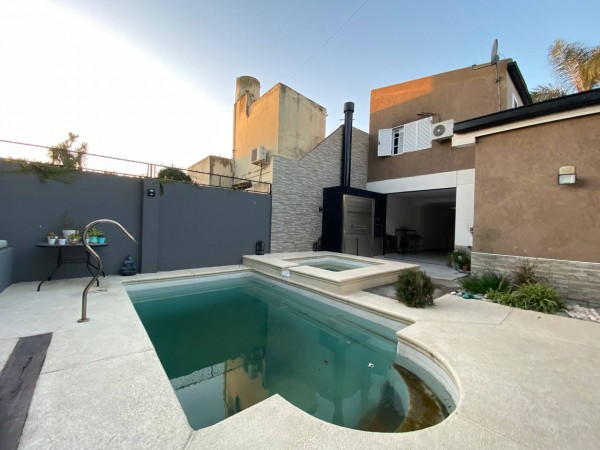 Impecable Casa en venta en Ituzaingo - 4 ambientes!