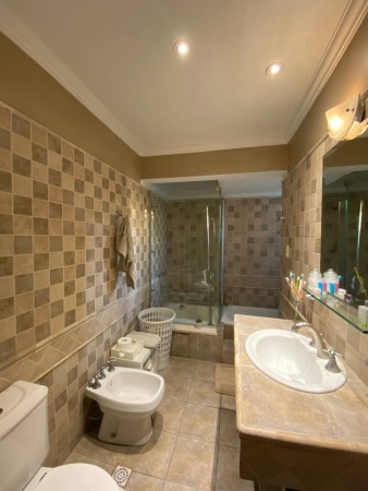 Impecable Casa en venta en Ituzaingo - 4 ambientes!