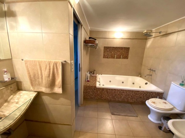 Impecable Casa en venta en Ituzaingo - 4 ambientes!