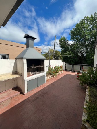 Casa 4 ambientes + 2 locales ! Financia Dueño