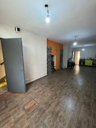 Casa 4 ambientes + 2 locales ! Financia Dueño