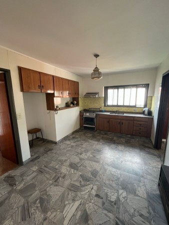 Casa 4 ambientes + 2 locales ! Financia Dueño