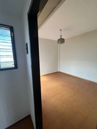 Casa 4 ambientes + 2 locales ! Financia Dueño
