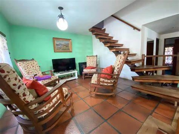 Chalet 5 ambientes - Excelente ubicación !