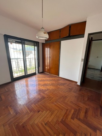 Casa 4 ambientes + 2 locales ! Financia Dueño