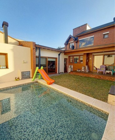 Italia 1617 ! Castelar - Chalet 4 ambientes