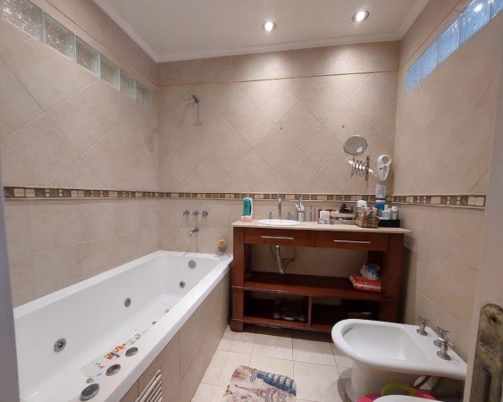 Casa en venta en Castelar Norte- 3 ambientes!