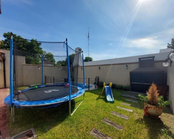 Casa en venta en Castelar Norte- 3 ambientes!