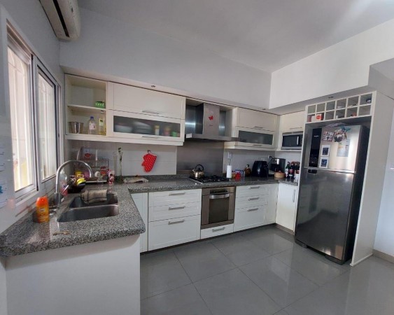 Casa en venta en Castelar Norte- 3 ambientes!