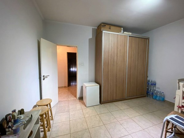Casa en venta en Ituzaingo de 3 ambientes con parque - impecable!