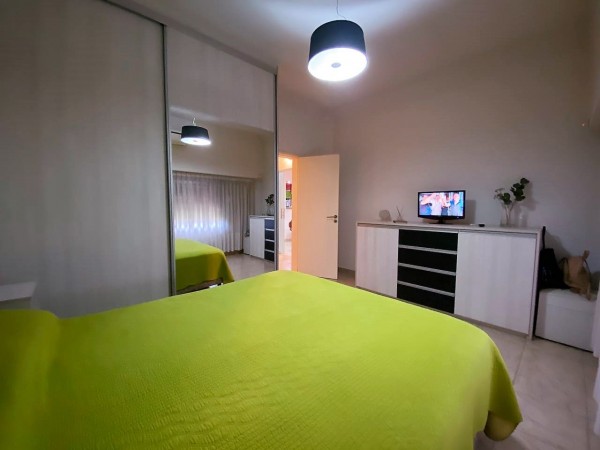 Casa en venta en Ituzaingo de 3 ambientes con parque - impecable!