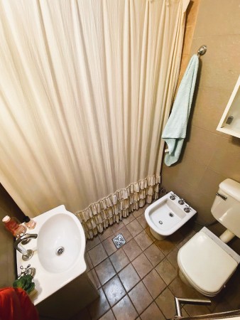 Casa en venta en Ituzaingo de 3 ambientes con parque - impecable!