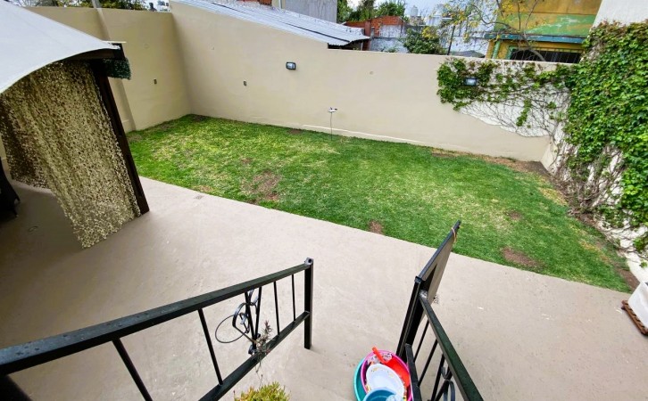 Casa en venta en Ituzaingo de 3 ambientes con parque - impecable!