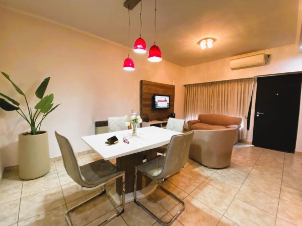 Casa en venta en Ituzaingo de 3 ambientes con parque - impecable!