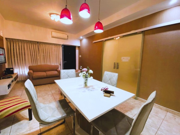 Casa en venta en Ituzaingo de 3 ambientes con parque - impecable!