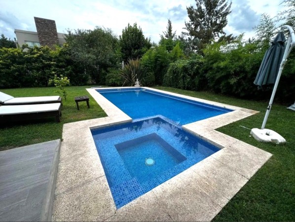 NUEVO VALOR! Casa en Venta en Country Altos del Sol - 6 ambientes!