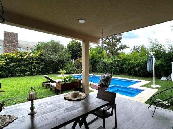 NUEVO VALOR! Casa en Venta en Country Altos del Sol - 6 ambientes!