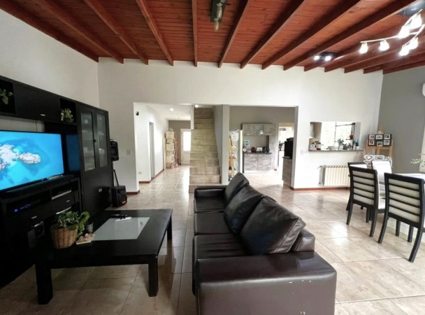 NUEVO VALOR! Casa en Venta en Country Altos del Sol - 6 ambientes!