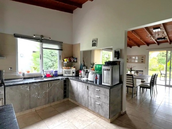 NUEVO VALOR! Casa en Venta en Country Altos del Sol - 6 ambientes!