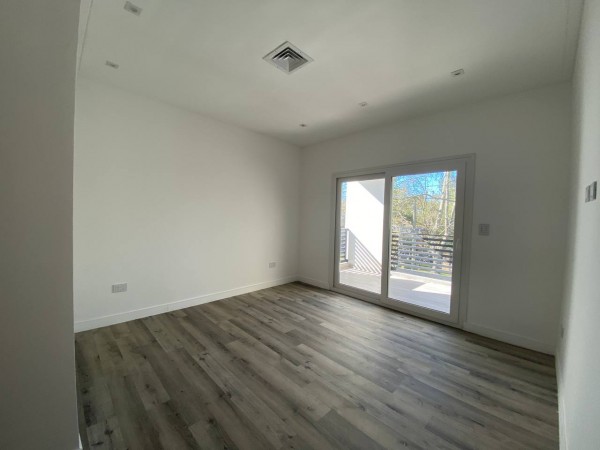 Casa a estrenar en Parque Leloir - 4 ambientes - Impecable!