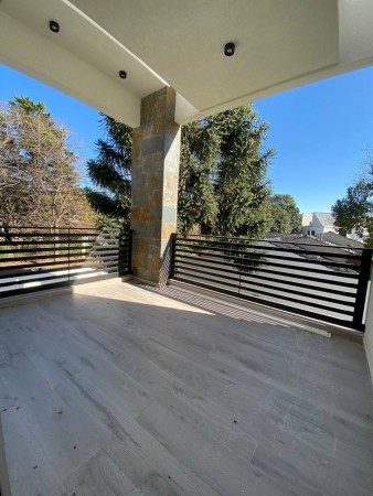 Casa a estrenar en Parque Leloir - 4 ambientes - Impecable!