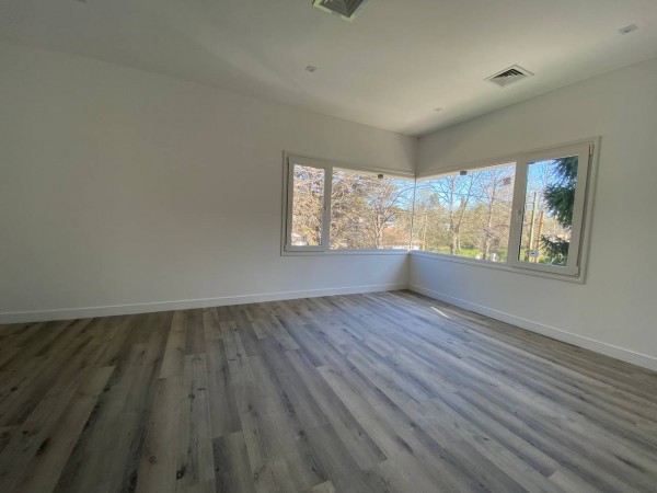 Casa a estrenar en Parque Leloir - 4 ambientes - Impecable!