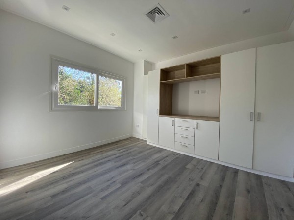 Casa a estrenar en Parque Leloir - 4 ambientes - Impecable!