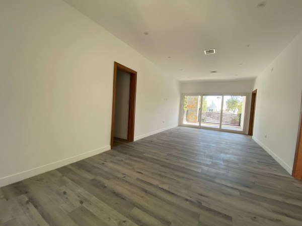 Casa a estrenar en Parque Leloir - 4 ambientes - Impecable!