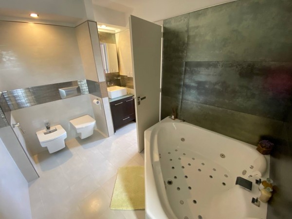 Casa con piscina en excelente zona de Castelar Norte!
