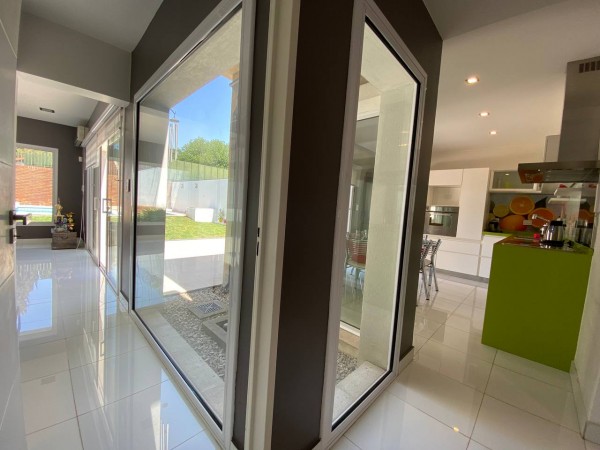Casa con piscina en excelente zona de Castelar Norte!