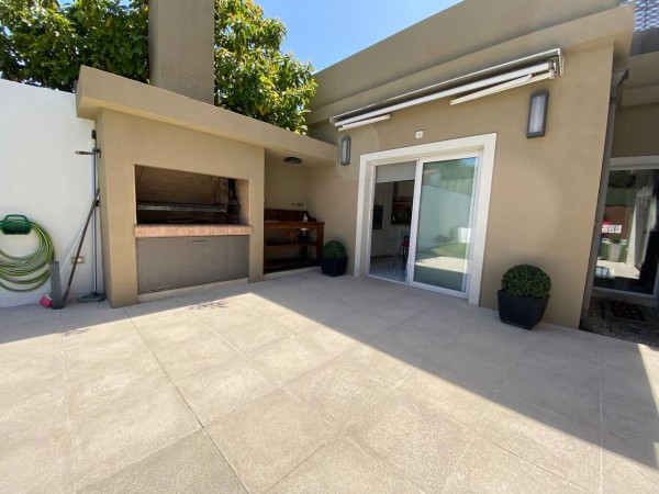 Casa con piscina en excelente zona de Castelar Norte!