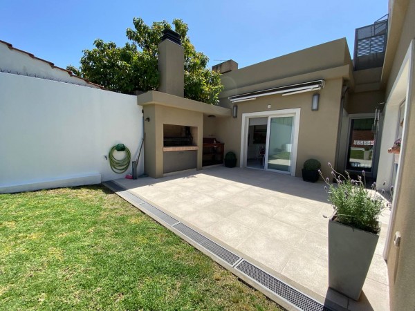 Casa con piscina en excelente zona de Castelar Norte!